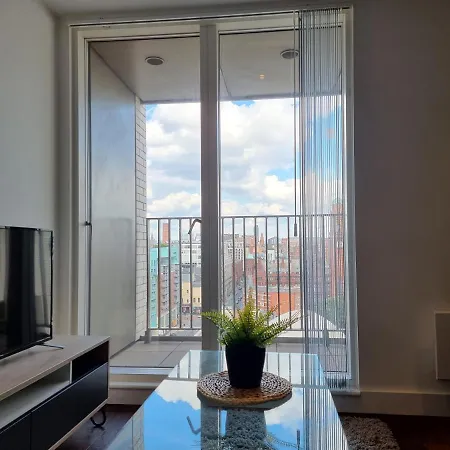 Onpoint Apartments - Spacious 2 Bedroom Apt - City Centre With Balcony-2