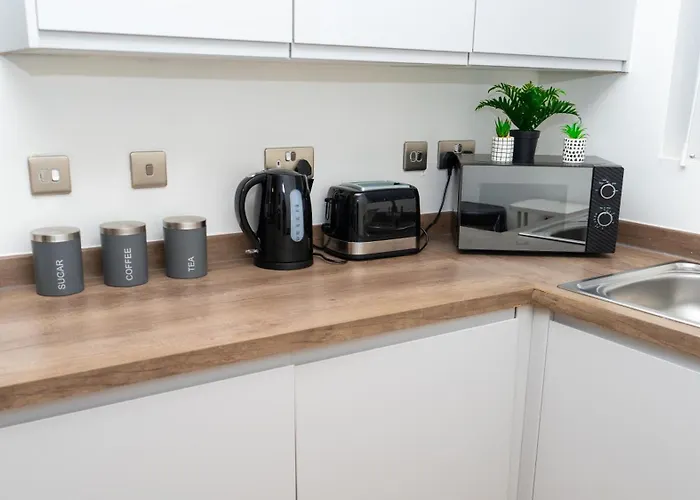 Elegant 1-Bed By Victoria Stn & Ao Arena-Sleeps 4